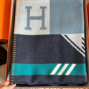 Brand new hermes blanket jump H